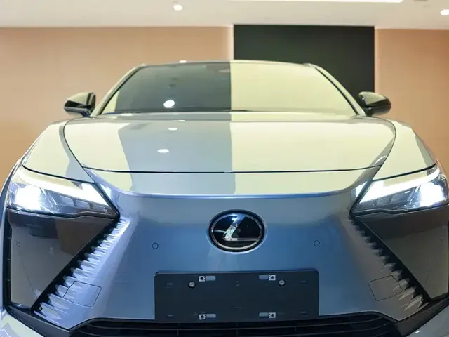 Lexus RZ — Фото автомобиля 2