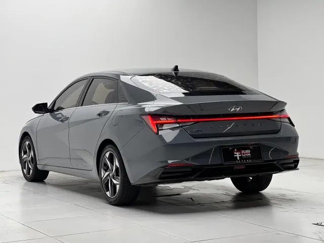 Hyundai Elantra — Фото автомобиля 6