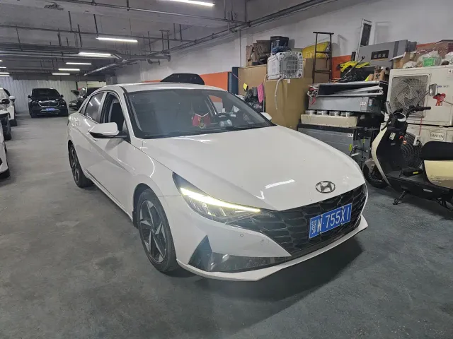 Hyundai Elantra — Фото автомобиля 3