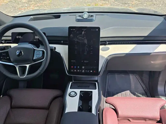 Volvo EX90 — Фото автомобиля 8