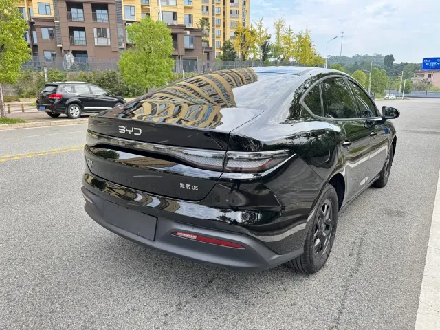 BYD Seal 05 DM-i — Фото автомобиля 7