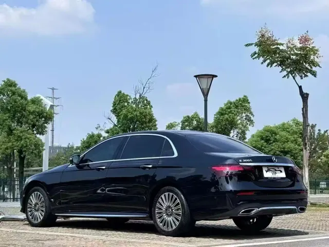 Mercedes-Benz E-Class — Фото автомобиля 9
