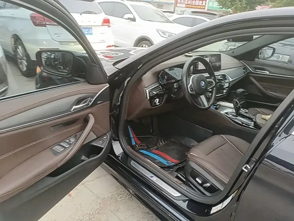 BMW BMW 5 Series New Energy 2022 Facelift 535Le M Sport Package — Фото автомобиля 15