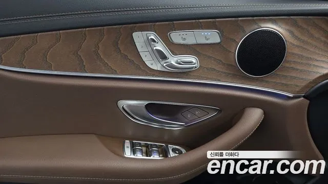 Mercedes-Benz E-Class — Фото автомобиля 20