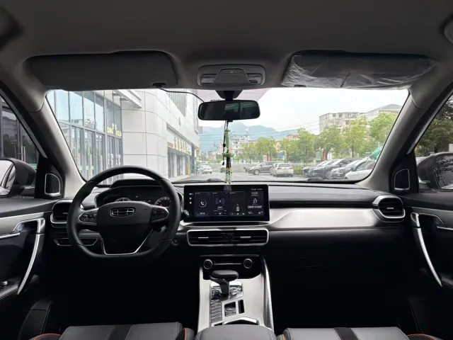 Geely Binyue — Фото автомобиля 10