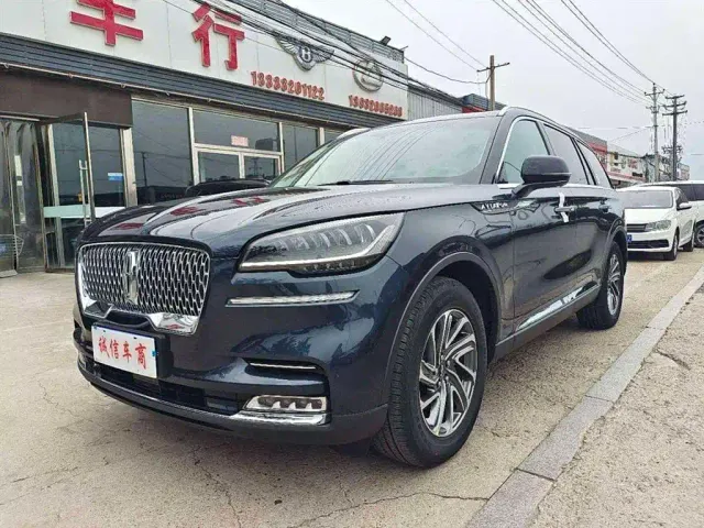 Фотография автомобиля — Lincoln Aviator
