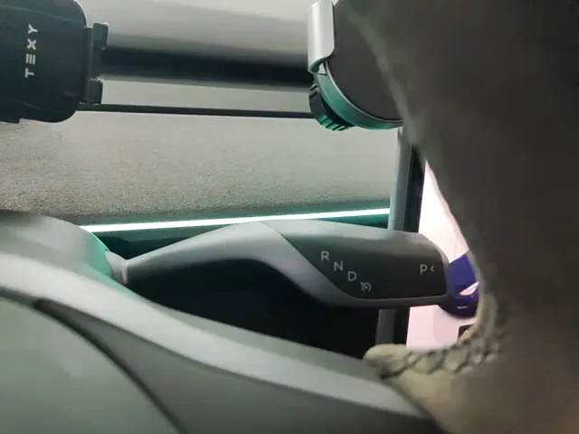 Tesla Model Y — Фото автомобиля 13