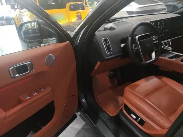 Li Auto L9 — Фото автомобиля 15