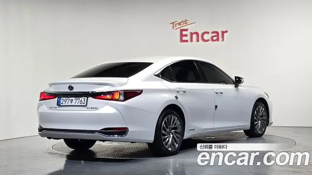 Lexus ES — Фото автомобиля 2