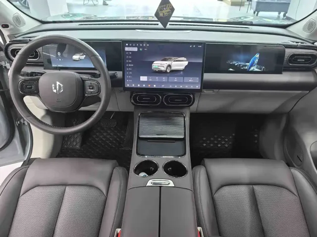 Leapmotor C11 — Фото автомобиля 5