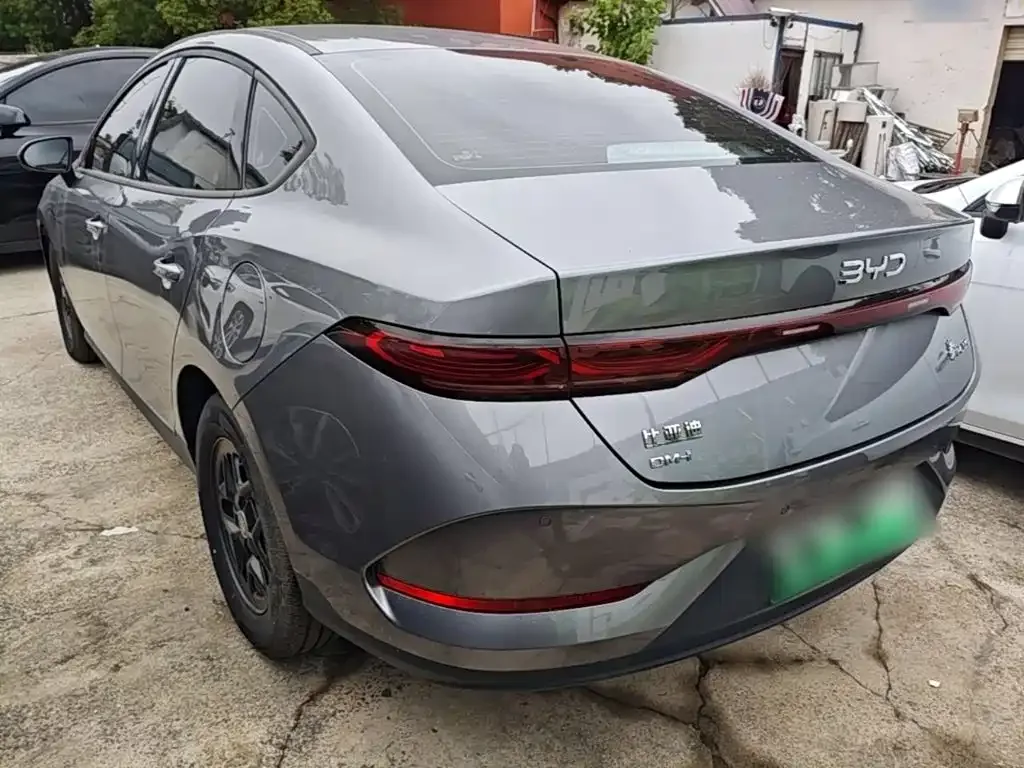 BYD Qin PLUS 2025 DM-i Smart Drive 55KM Leader — Фото автомобиля 4