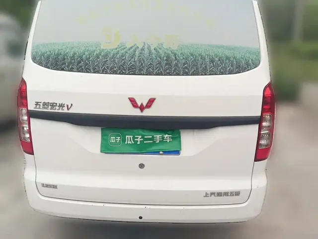 Wuling Hongguang V — Фото автомобиля 3