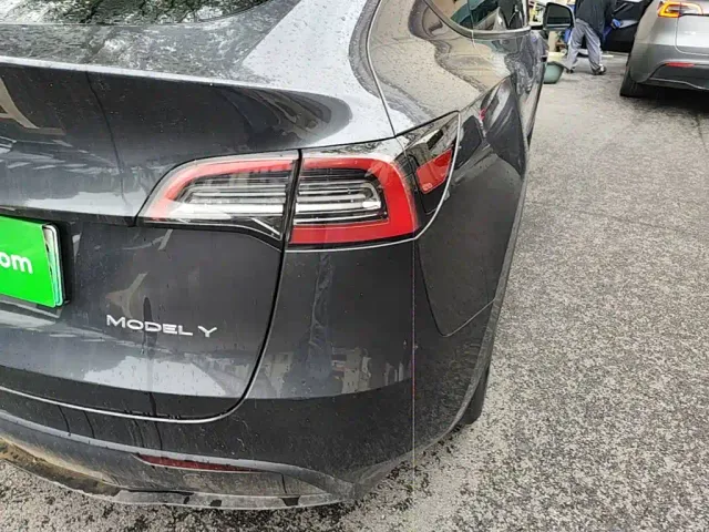 Tesla Model Y — Фото автомобиля 7