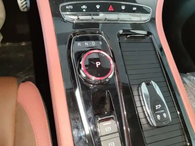 Skyworth Auto HT-i — Фото автомобиля 9
