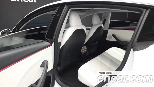 Tesla Model 3 — Фото автомобиля 16