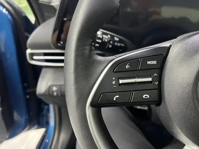 Hyundai Elantra 2022 1.5L CVT LUX Premium Edition — Фото автомобиля 11