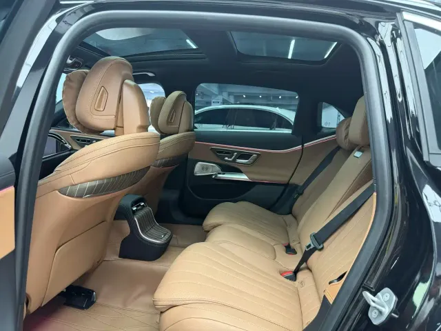 Mercedes-Benz E-Class — Фото автомобиля 5