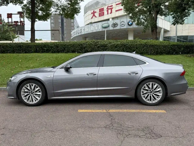 Audi A7L — Фото автомобиля 3