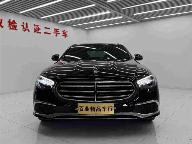 Mercedes-Benz E-Class — Фото автомобиля 3