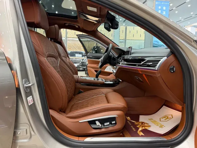 BMW 7 Series — Фото автомобиля 7