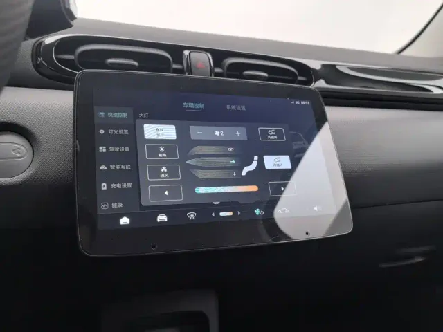 Leapmotor T03 — Фото автомобиля 12