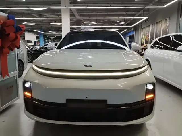 Li Auto L7 — Фото автомобиля 2