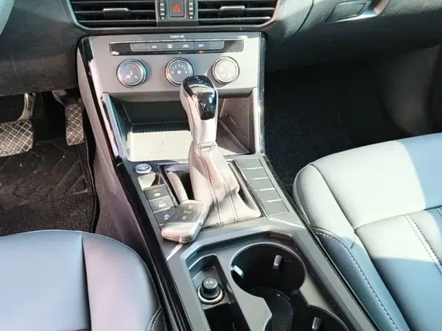 Volkswagen Passat — Фото автомобиля 13