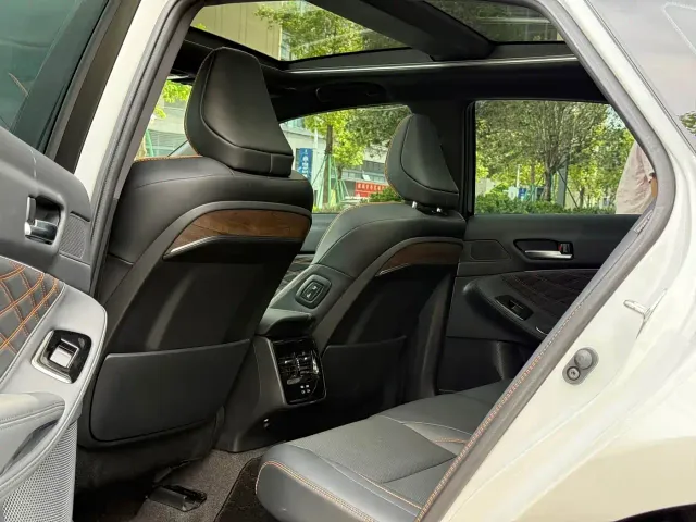 Toyota Avalon — Фото автомобиля 5