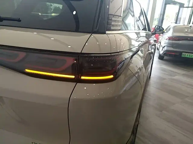 BYD Hai Shi 07 DM-i — Фото автомобиля 7