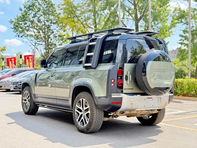 Land Rover Defender — Фото автомобиля 7