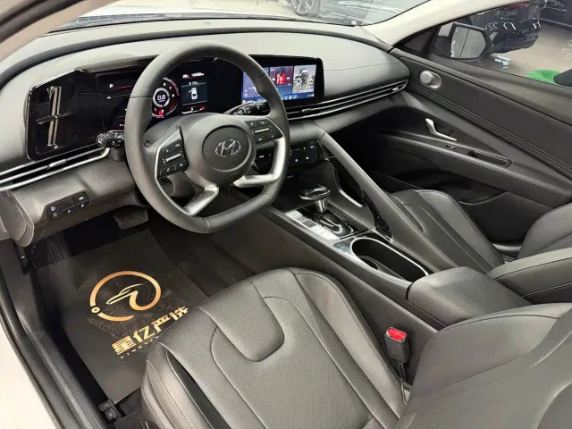 Hyundai Elantra — Фото автомобиля 9