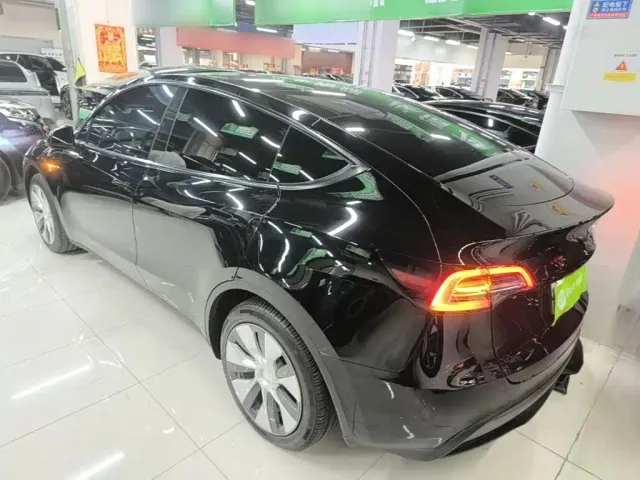 Tesla Model Y — Фото автомобиля 4