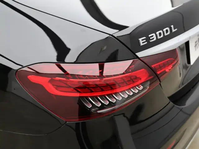 Mercedes-Benz E-Class — Фото автомобиля 28