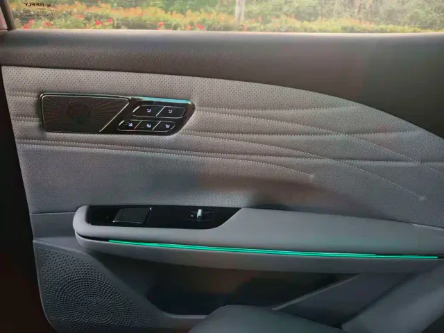 Geely Galaxy Xingyao 8 — Фото автомобиля 9