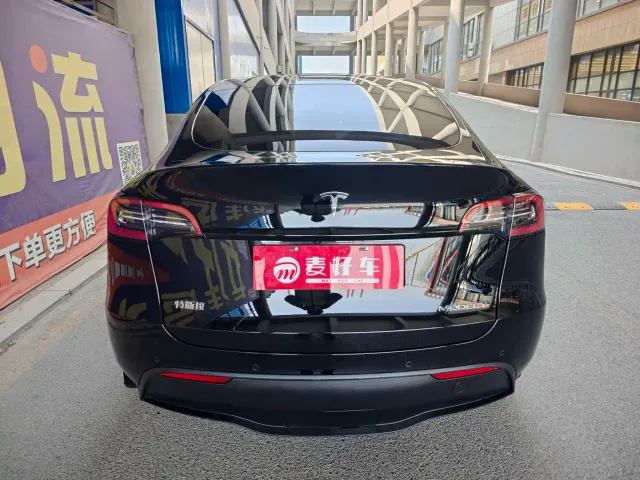 Tesla Model Y — Фото автомобиля 5