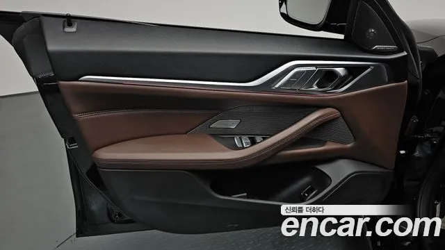 BMW i4 — Фото автомобиля 3