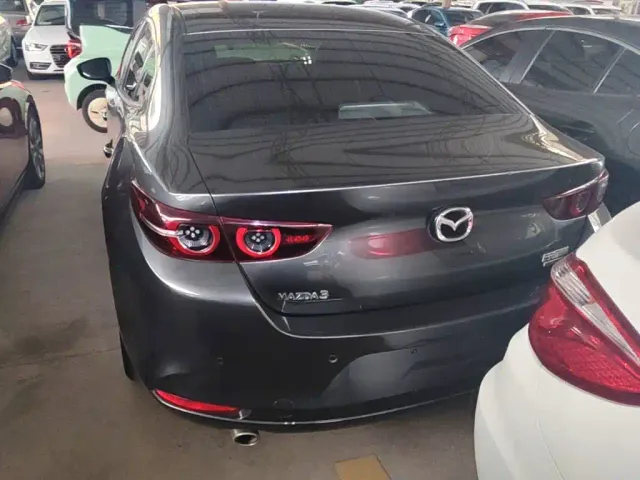 Mazda Axela — Фото автомобиля 5