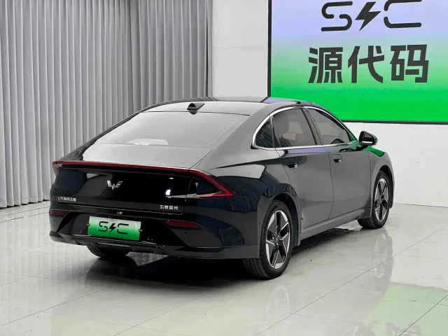 Wuling Starlight — Фото автомобиля 13