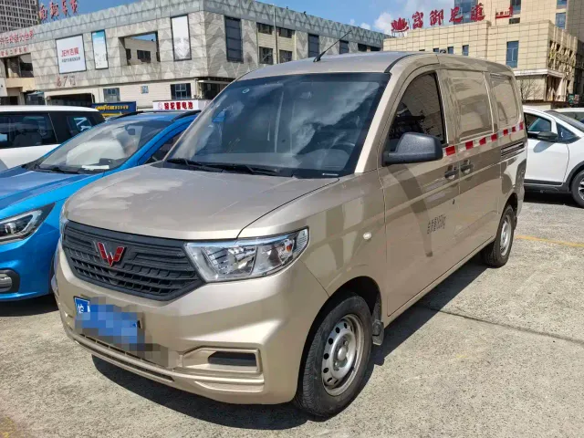 Фотография автомобиля — Wuling Hongguang V