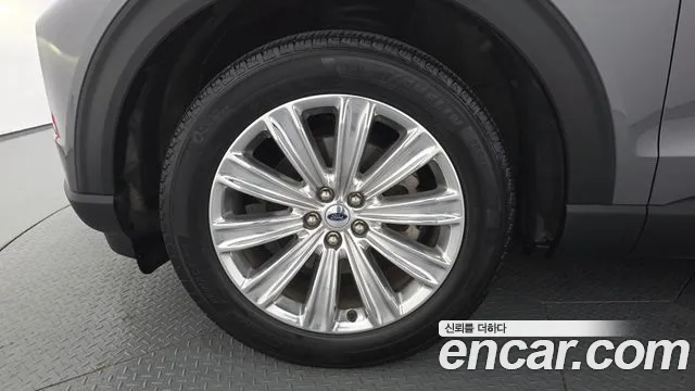 Ford Explorer — Фото автомобиля 5