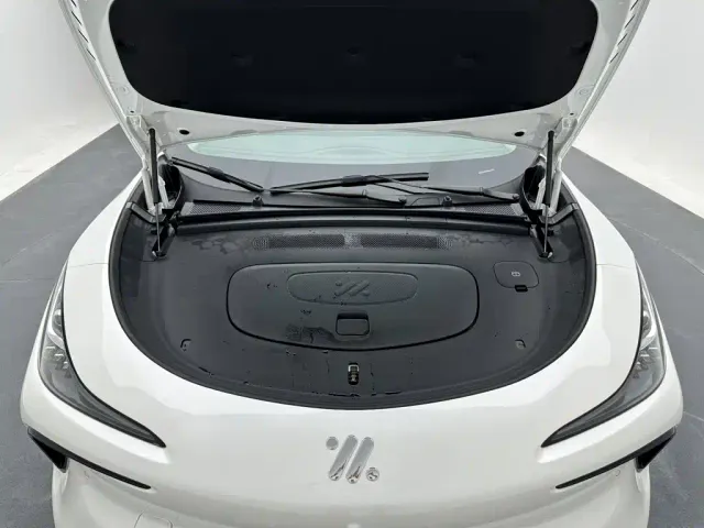 IM Motors LS6 — Фото автомобиля 24