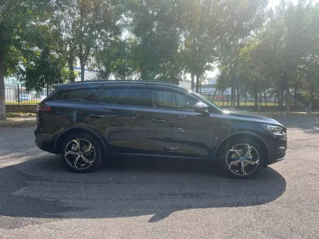 BYD Tang — Фото автомобиля 4
