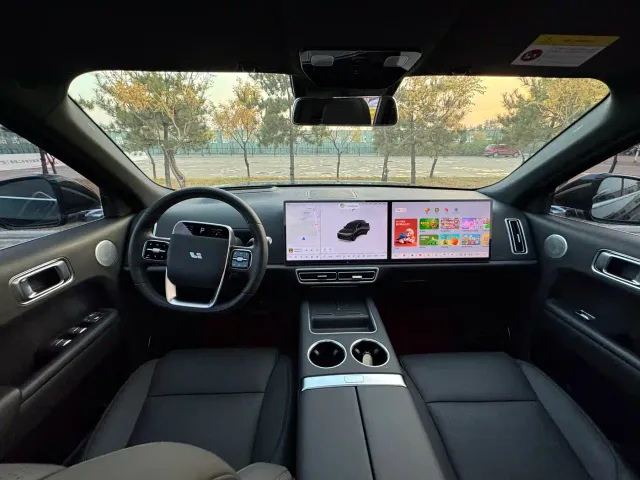 Li Auto L8 — Фото автомобиля 6