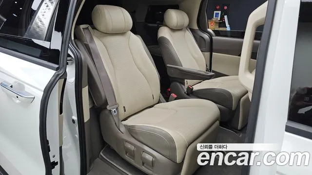 Kia Carnival Generation 4 — Фото автомобиля 15