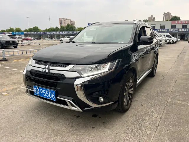 Фотография автомобиля — Mitsubishi Outlander