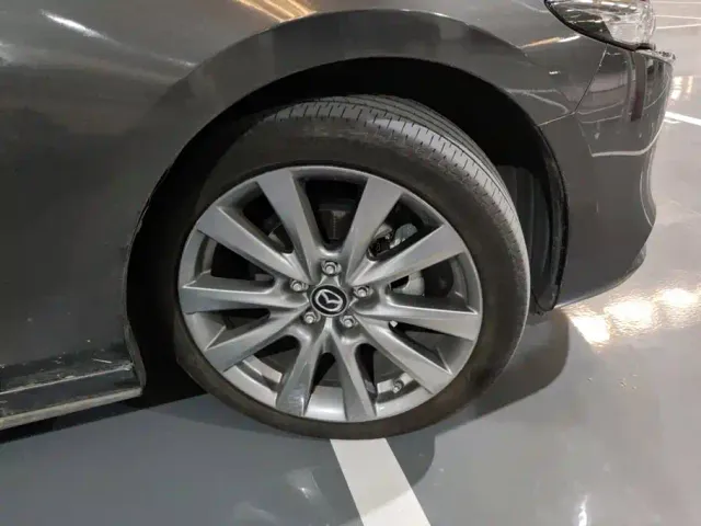 Mazda Axela — Фото автомобиля 6