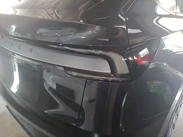 Tesla Model Y — Фото автомобиля 7