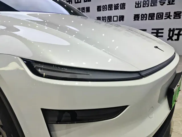 Tesla Model Y — Фото автомобиля 12