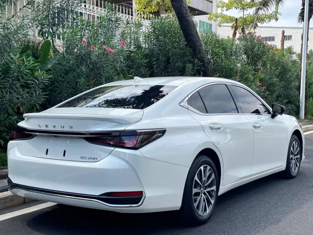 Lexus ES — Фото автомобиля 7