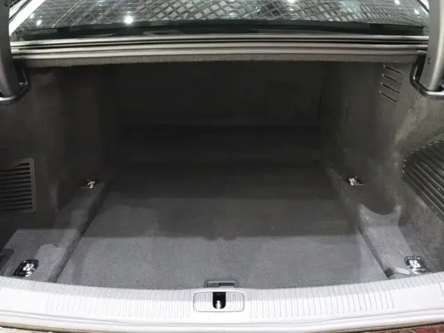 Audi Audi A8 2022 A8L 50 TFSI quattro Comfort Collector's Edition — Фото автомобиля 23